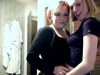 2 college chicks on webcam from the 90s